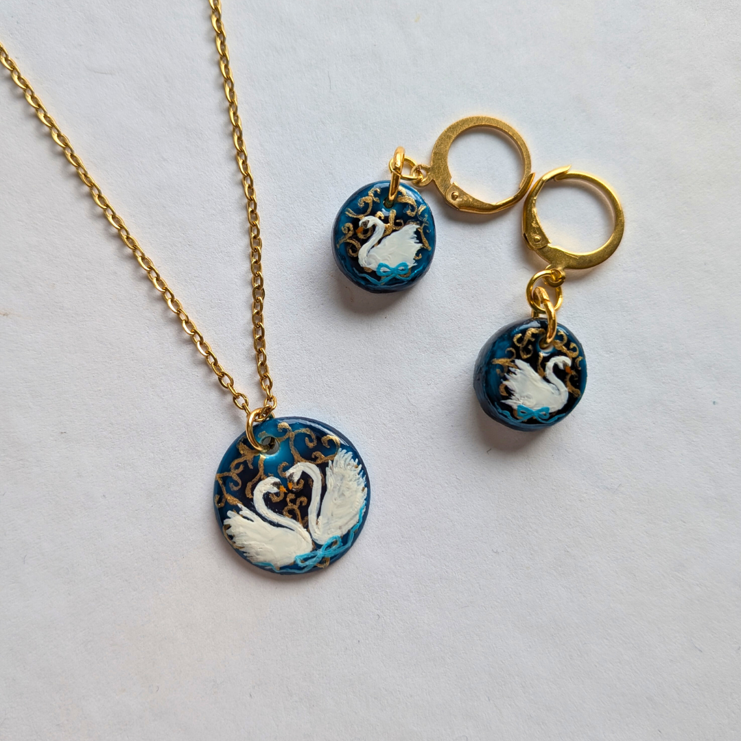 Cygnes en cœur et ruban bleu