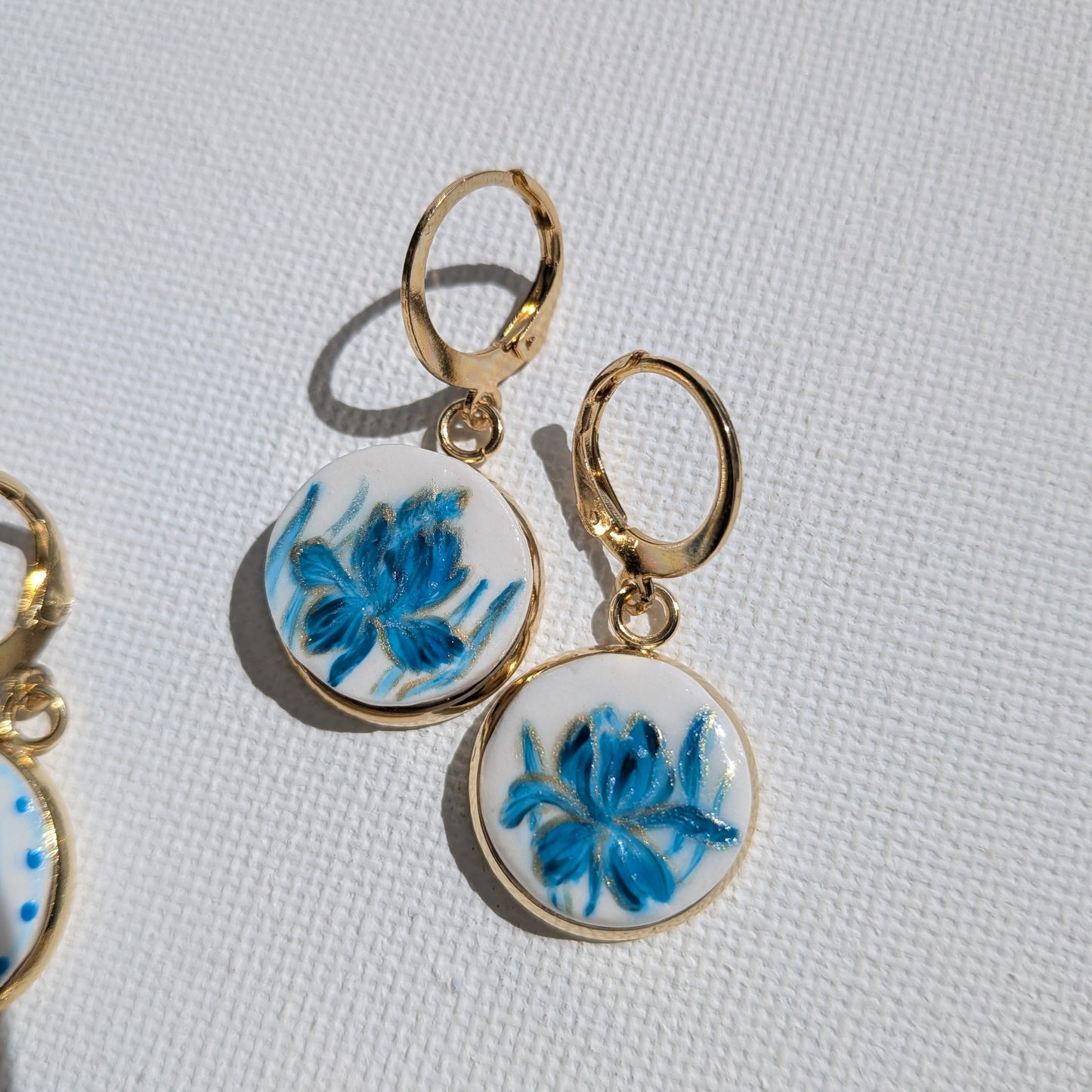 Iris en cobalt et or